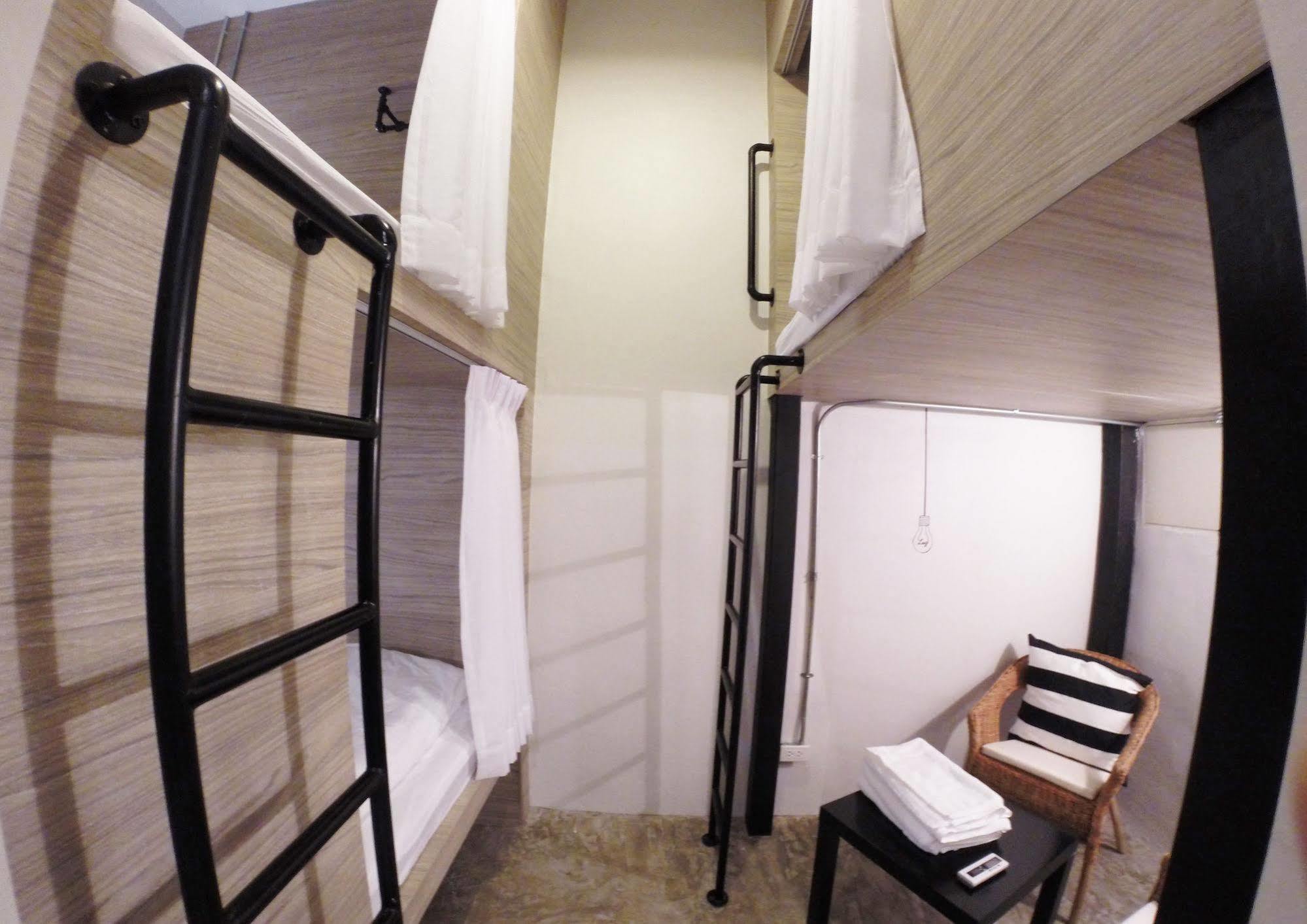 Slumber Bangkok Soi 1 Hostel Buitenkant foto